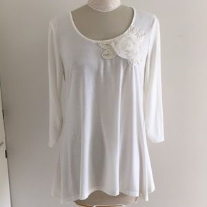 Beautiful Flowing swing L/S top w/flower detail